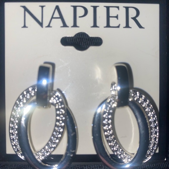 😃 (2 For $25) Napier Silver Tone Beaded Oval Doorknocker Earrings - Picture 1 of 2